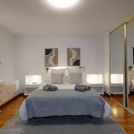 Luxury Villa With Pool, Jacuzzi, Cardio Area And Gardens *