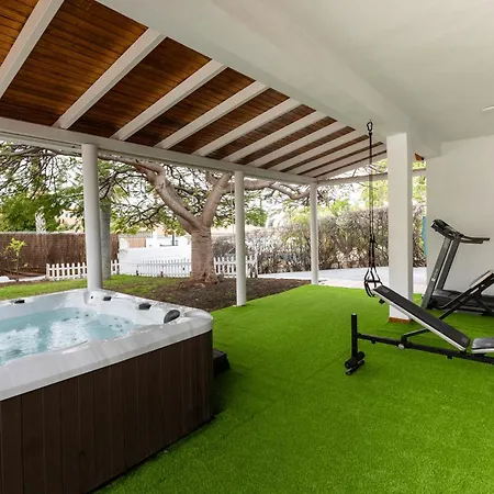 Luxury With Heated Pool, Jacuzzi, Gym, And Gardens Puerto de la Cruz (Tenerife)