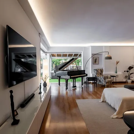 Luxury Villa With Pool, Jacuzzi, Cardio Area And Gardens